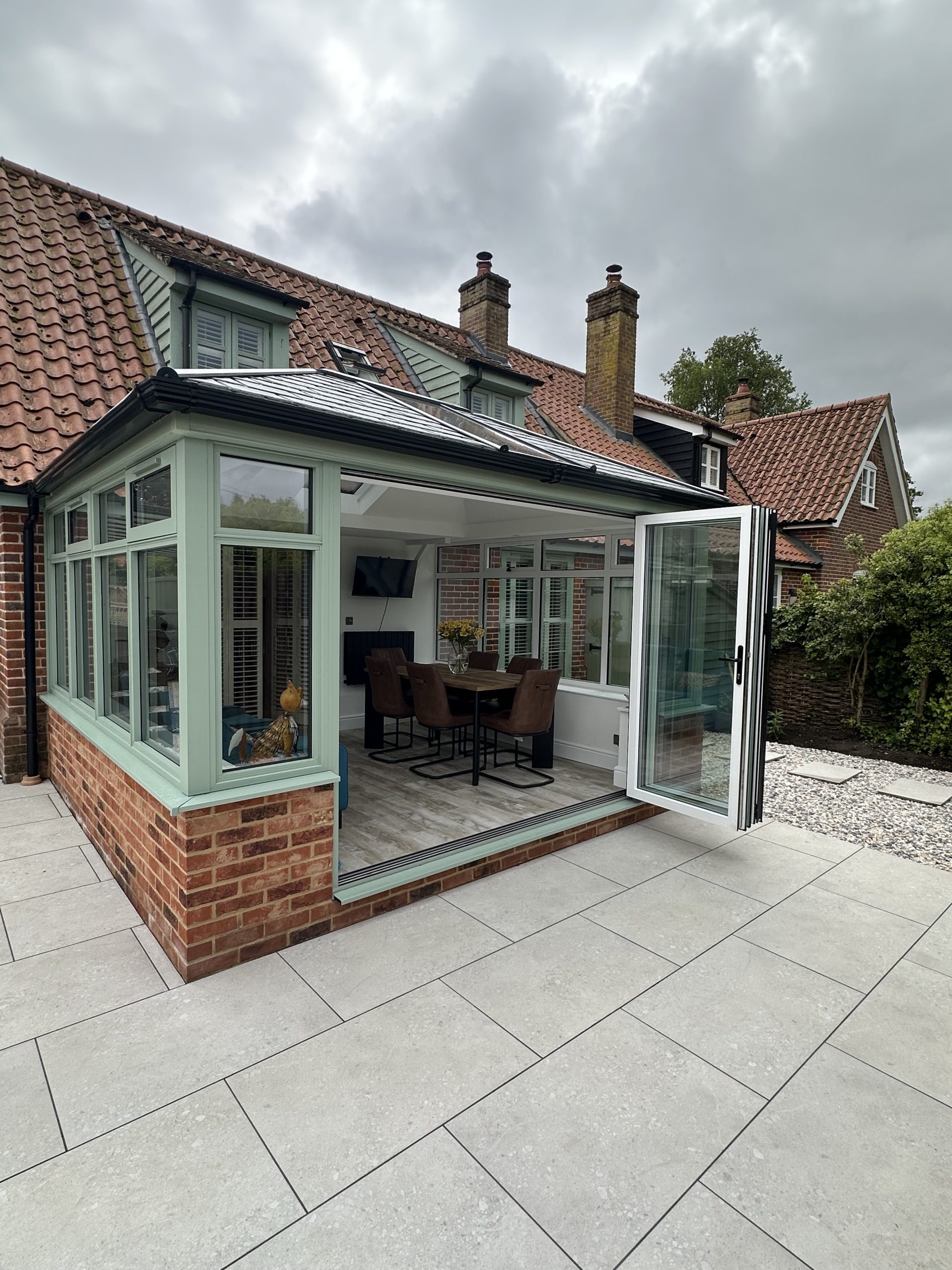 A Stunning Home Extension Brings New Life to a Suffolk Home